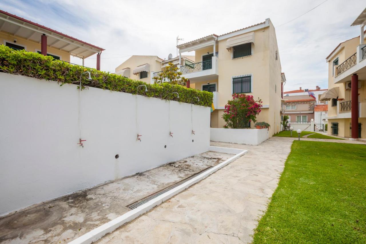 Acroyali House *